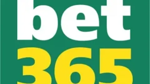 曼联独家：伤员及停赛球员齐聚VIP贵宾区，与球迷亲密互动