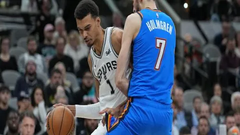 福克斯兄弟光芒四射，客场险胜国王队